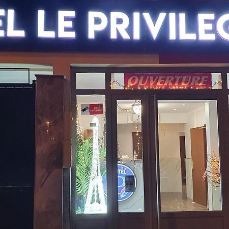 Hotel Le Privilege ลา คูร์เนิฟ ภายนอก รูปภาพ