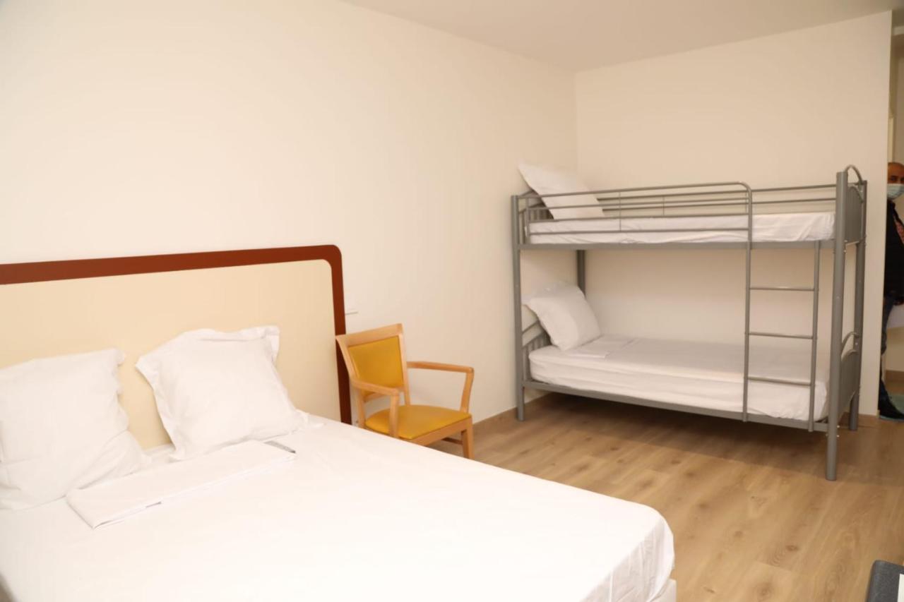 Hotel Le Privilege ลา คูร์เนิฟ ภายนอก รูปภาพ